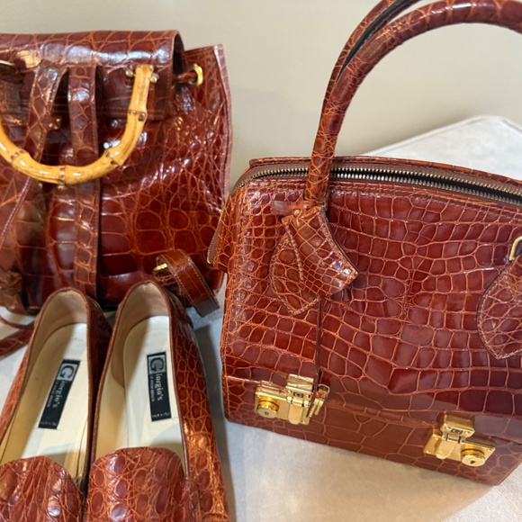 Giorgio’s of Palm Beach, Doctor bag and backpack and shoes. - Picture 13 of 16